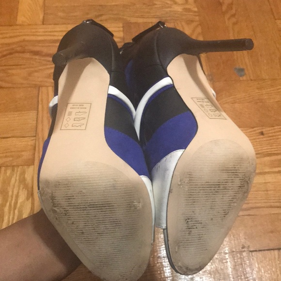 Shoes - Picture 4 of 5